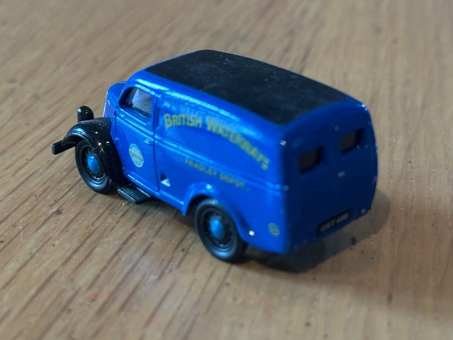 Classix Diecast EM76620 1:76 OO gauge Ford Thames Van - British Waterways