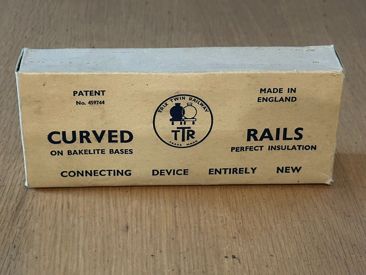 Trix Twin OO Gauge Railway Curved Rails x 6. Boxed. 410/1.