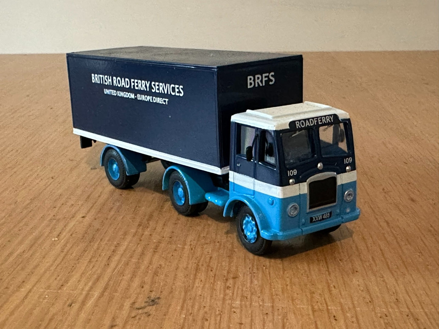 Base Toys OO Gauge British Road Ferry Services Truck