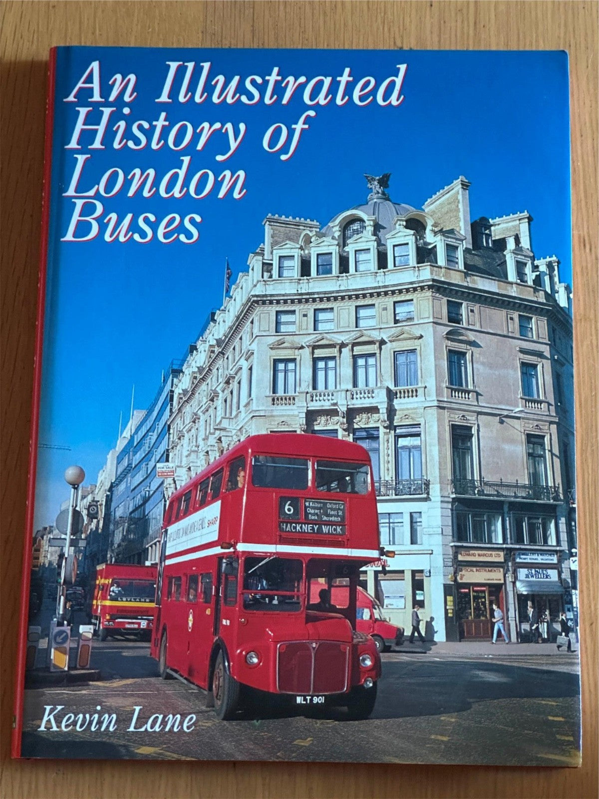 An Illustrated History of London Buses - Kevin Lane - Ian Allen Publishing