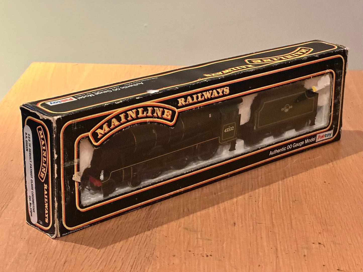 Mainline 37066 Class 7P Rebuilt Patriot 4-6-0 45532 'Illustrious'. Preowned