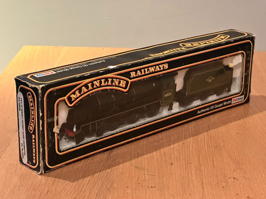 Mainline 37066 Class 7P Rebuilt Patriot 4-6-0 45532 'Illustrious'. Preowned