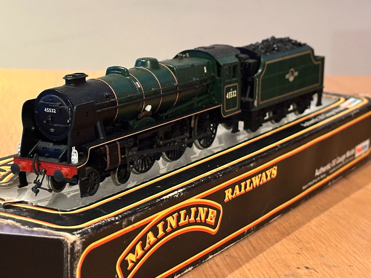 Mainline 37066 Class 7P Rebuilt Patriot 4-6-0 45532 'Illustrious'. Preowned