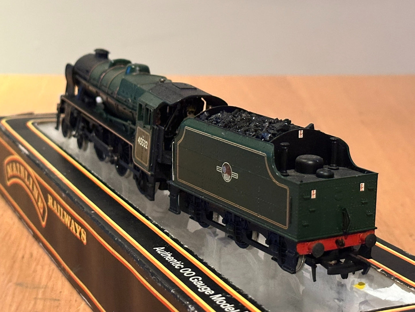 Mainline 37066 Class 7P Rebuilt Patriot 4-6-0 45532 'Illustrious'. Preowned