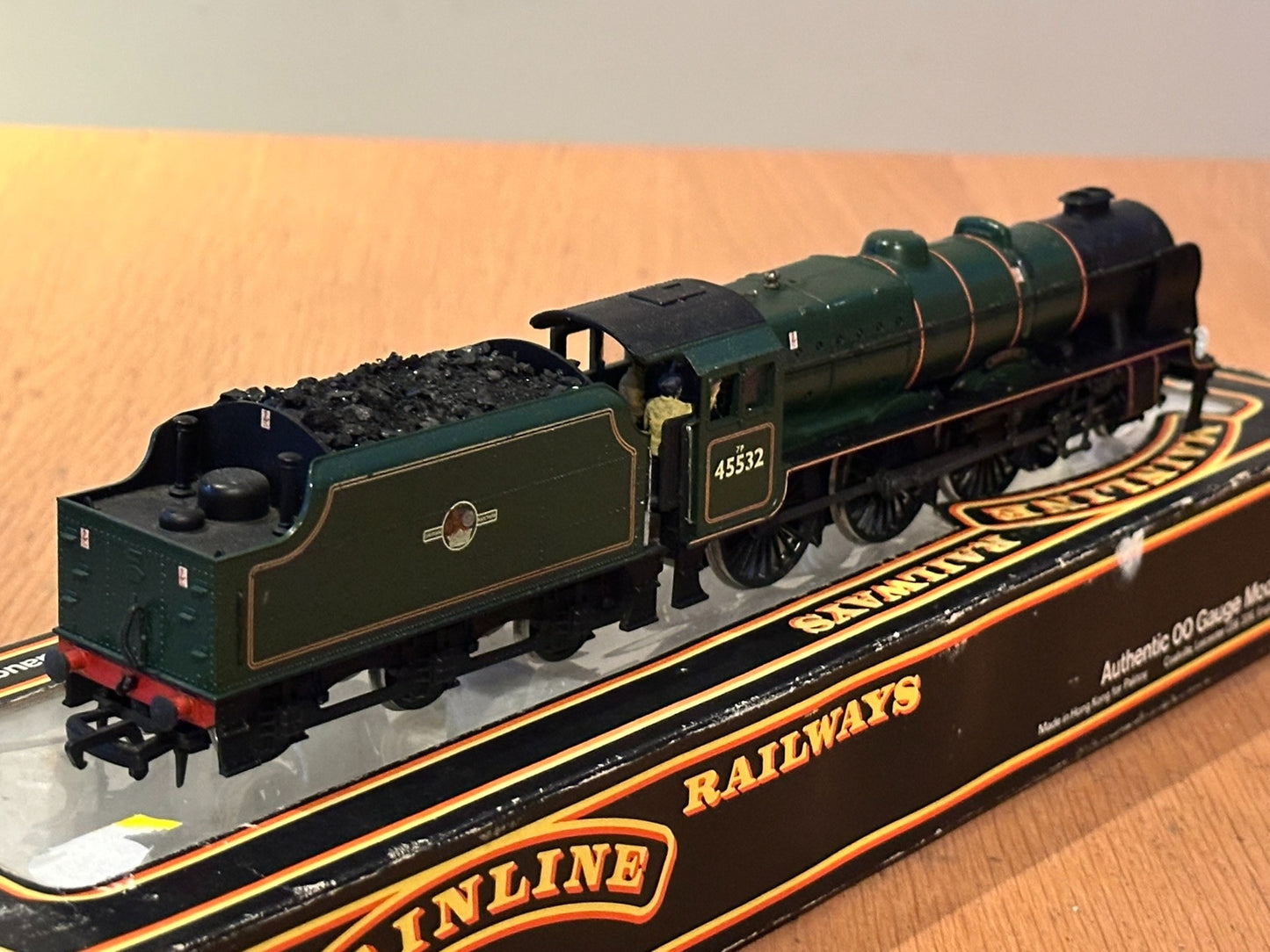 Mainline 37066 Class 7P Rebuilt Patriot 4-6-0 45532 'Illustrious'. Preowned