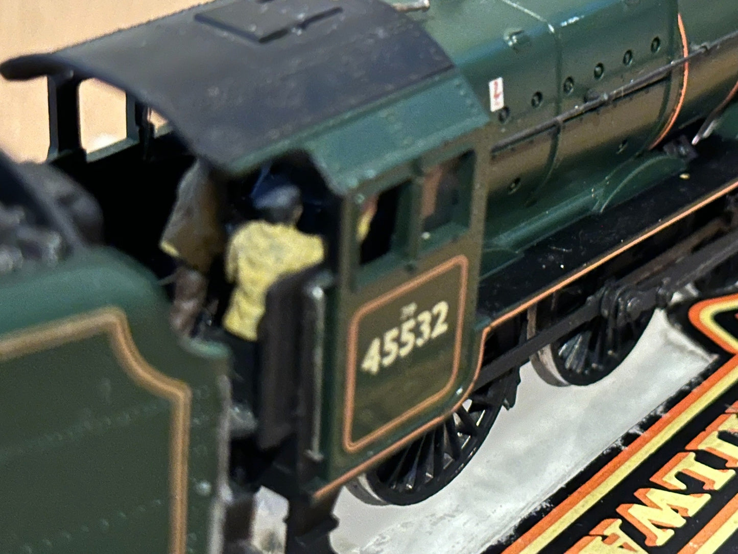 Mainline 37066 Class 7P Rebuilt Patriot 4-6-0 45532 'Illustrious'. Preowned