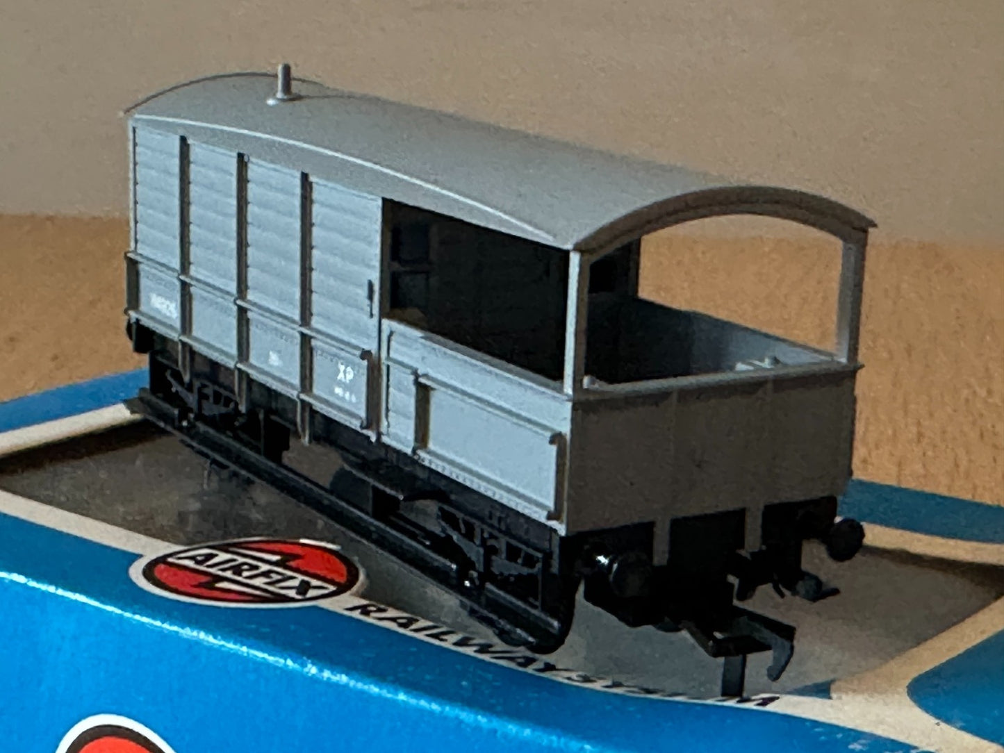 Airfix OO Gauge 54360-6 BR 20 Ton Guards Van 114926