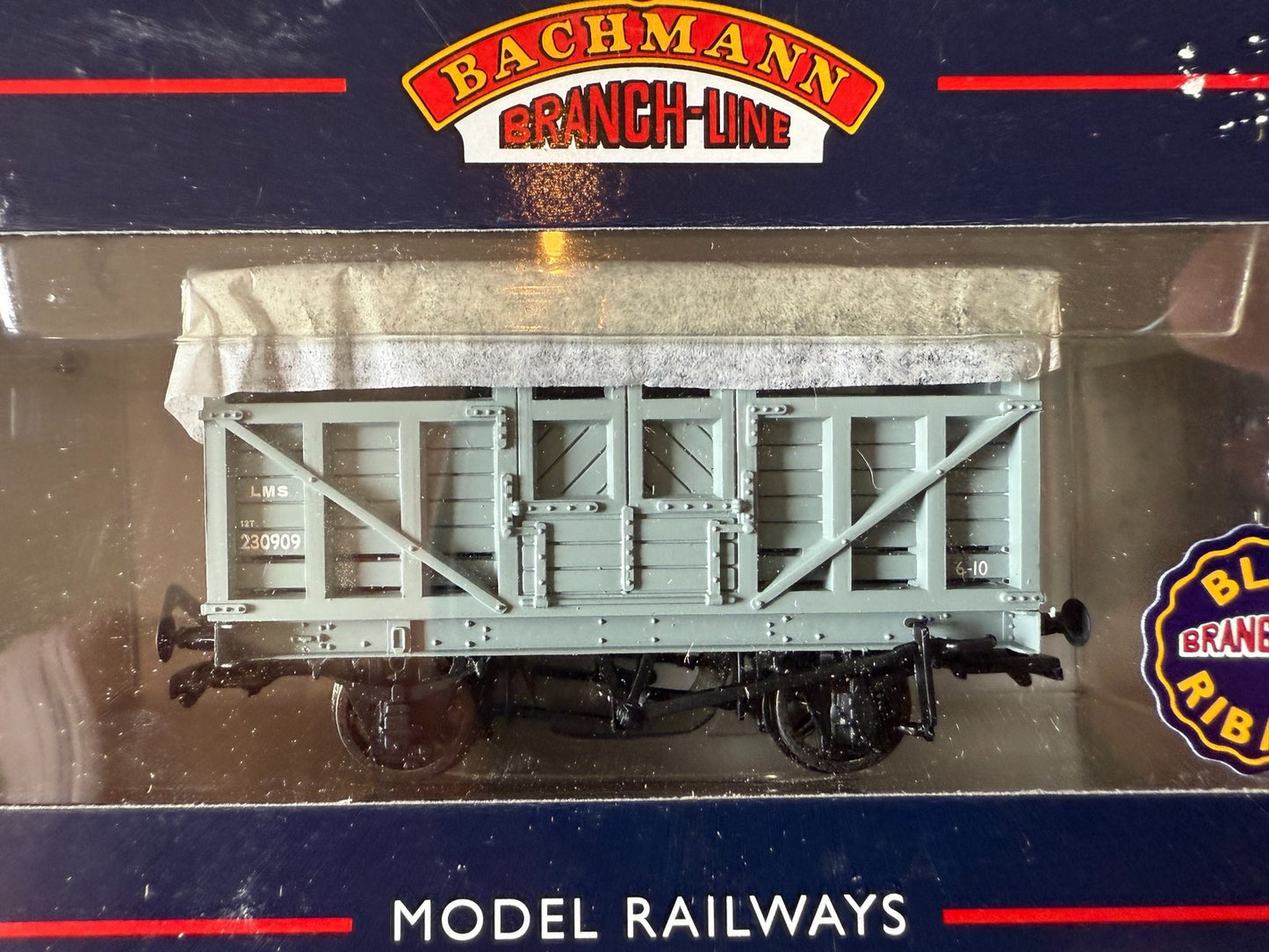 Bachmann OO Gauge 37-701A 10 Ton Cattle Wagon - LMS Grey. BNIB