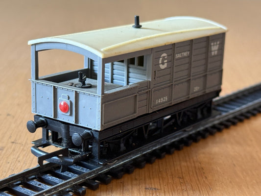 Hornby OO Gauge R714 - GWR 20 Ton Brake Van Wagon - 114925 Saltney