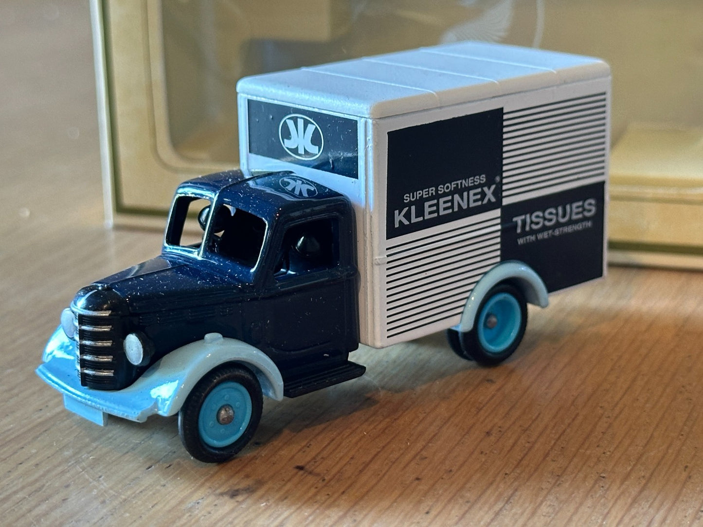 Lledo Days Gone LP59004 - Bedford 30cwt Truck - Kleenex Tissues