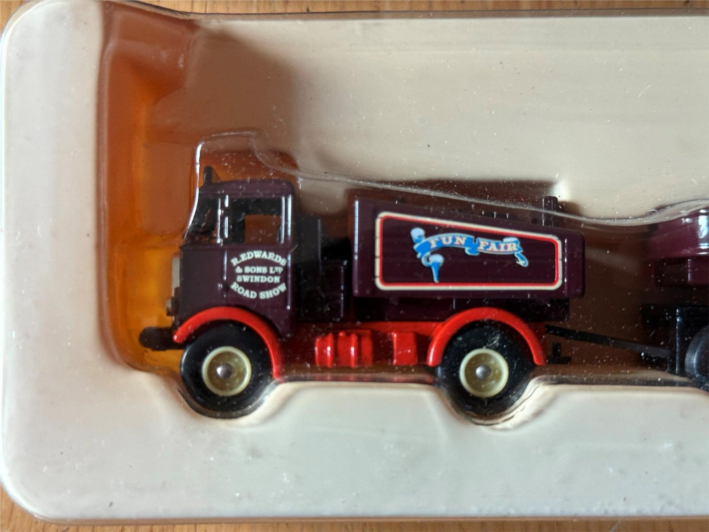 Lledo DG123003 Showman's Collection AEC Mammoth, Draw Bar Trailer & Dodgems Load