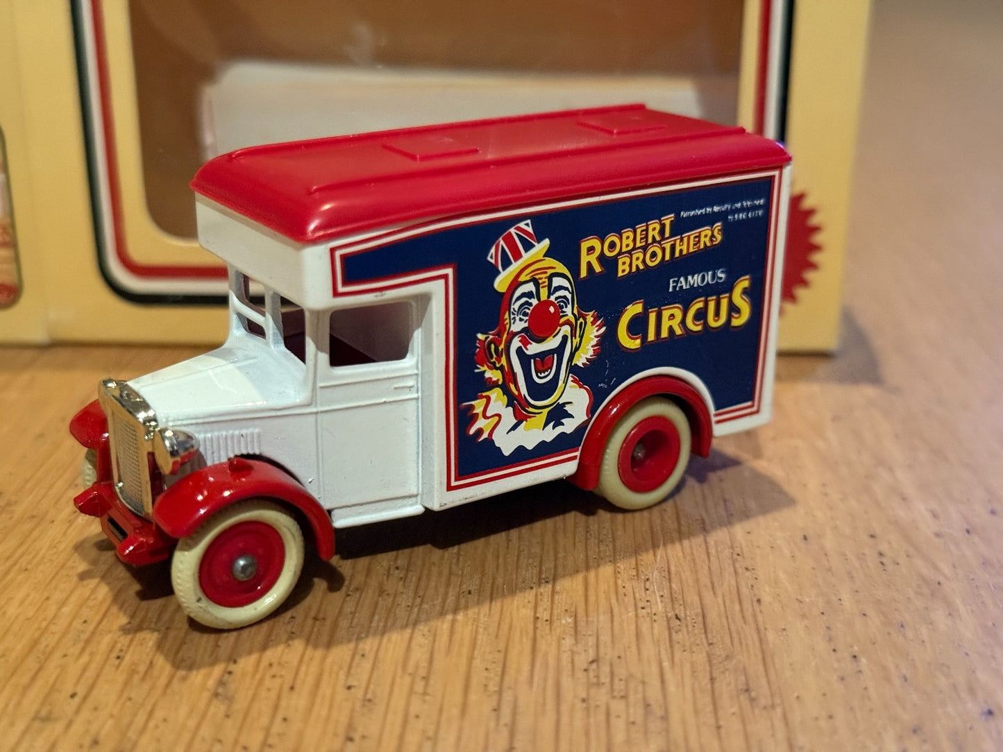 Lledo Diecast LP16073. Dennis Parcels Van, Robert Brothers Circus