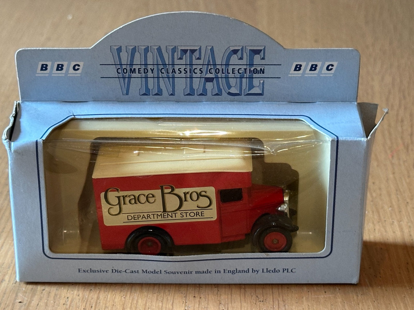 Lledo LP16130 - Dennis Parcels Van Grace Bros Department Store