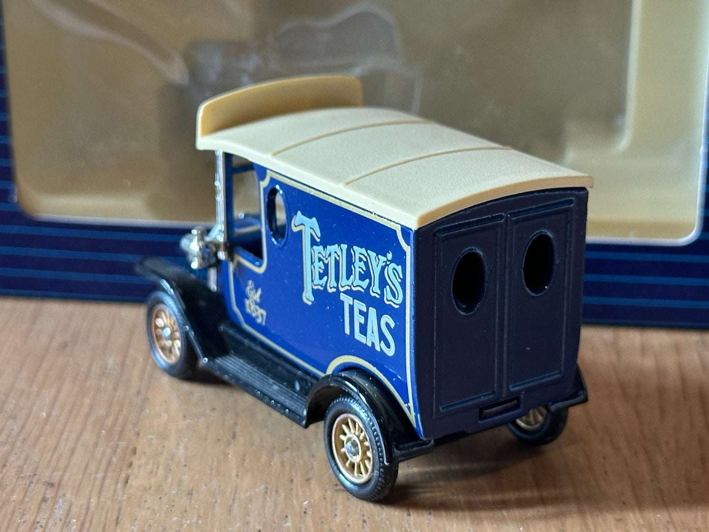 Lledo Tetley Tea - Ford Model T Van 1920