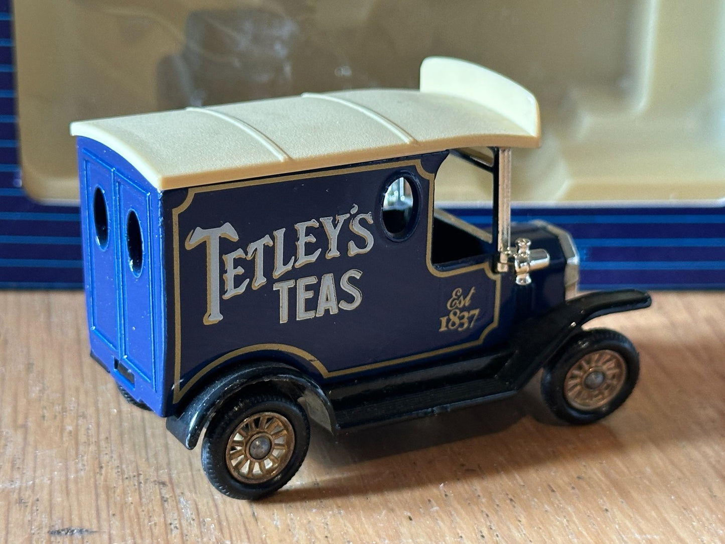 Lledo Tetley Tea - Ford Model T Van 1920