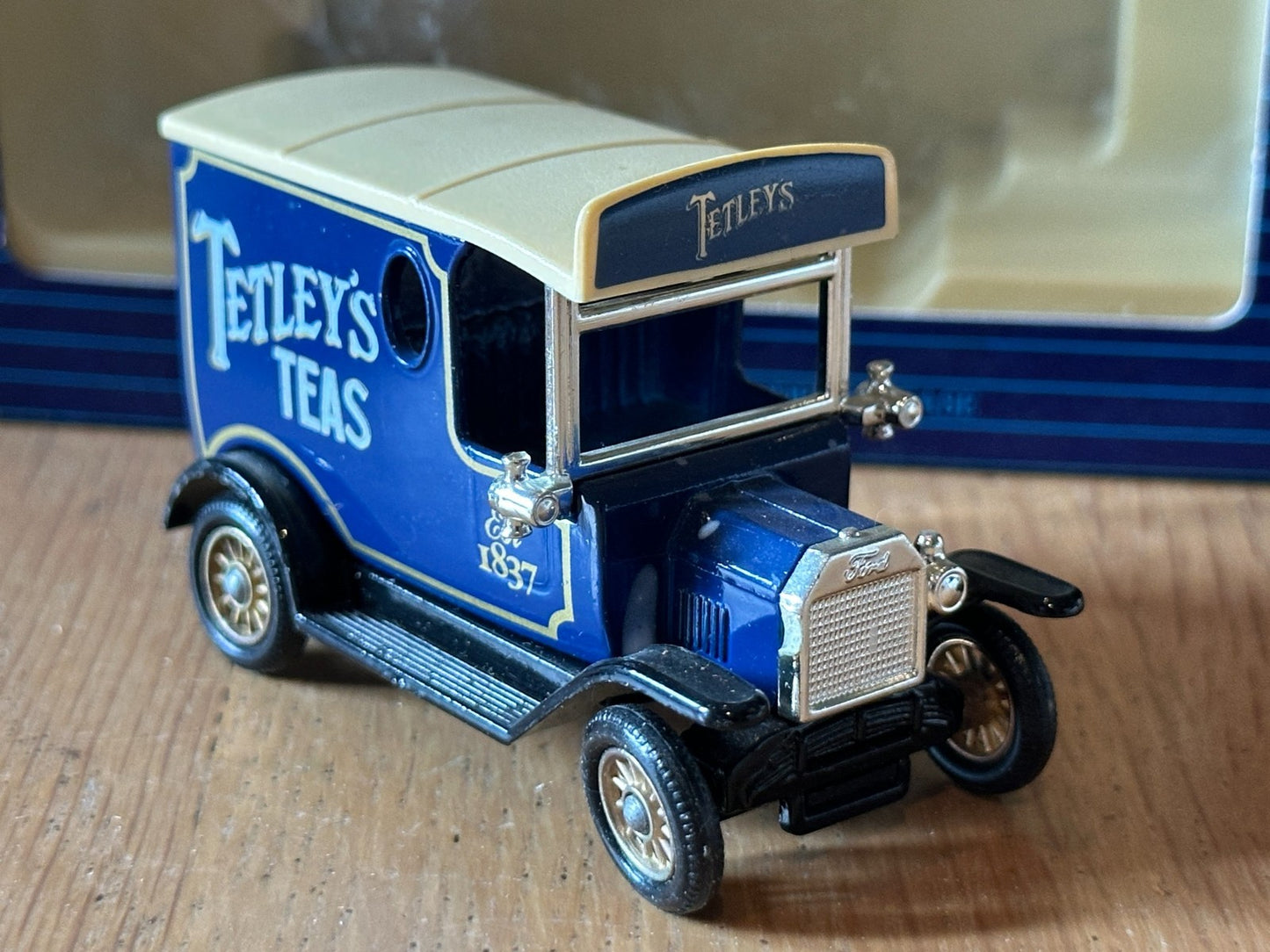 Lledo Tetley Tea - Ford Model T Van 1920