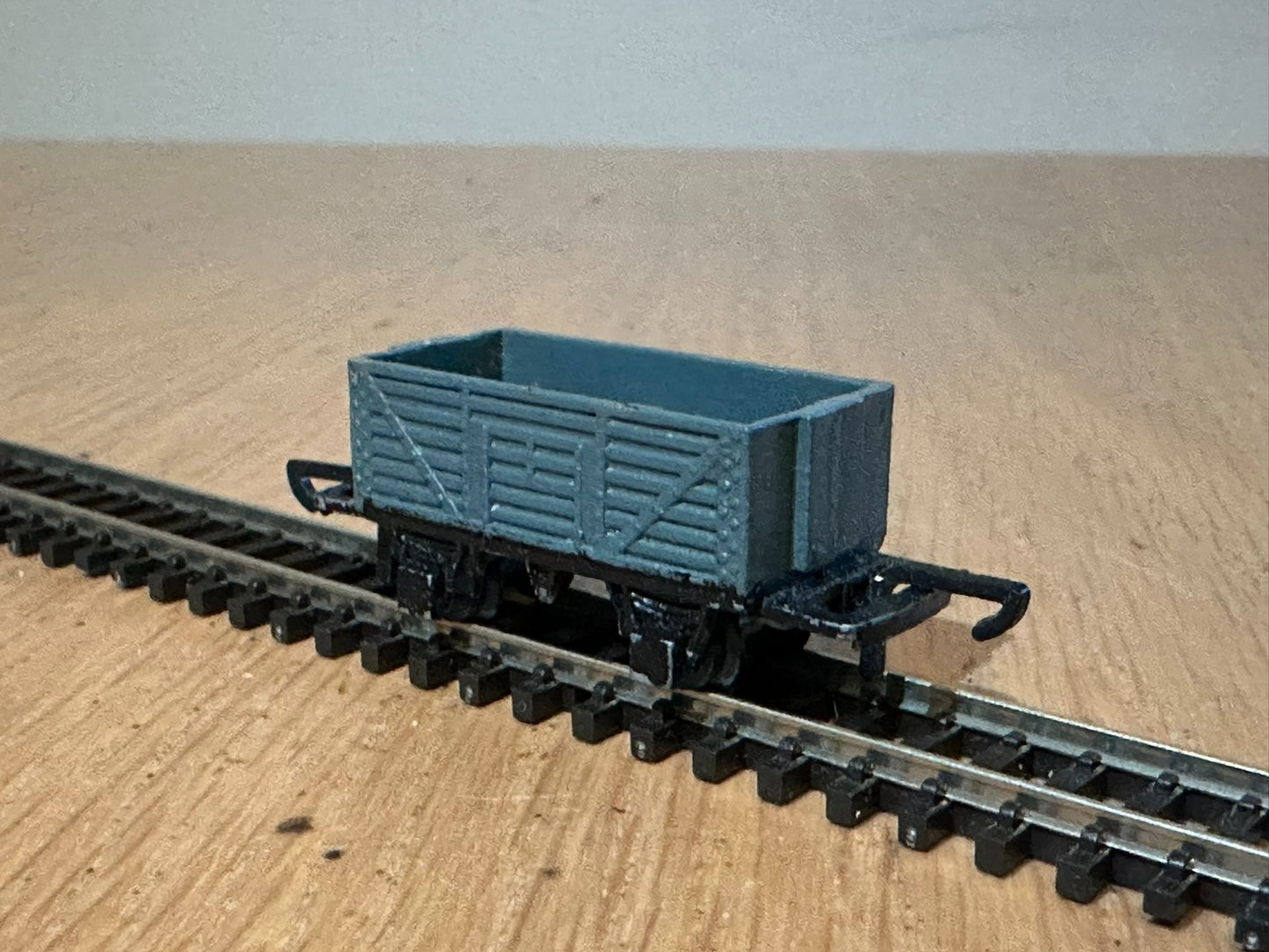 Lonestar Treble-O Lectric Gauge (N gauge track compatible) Open Plank Wagon