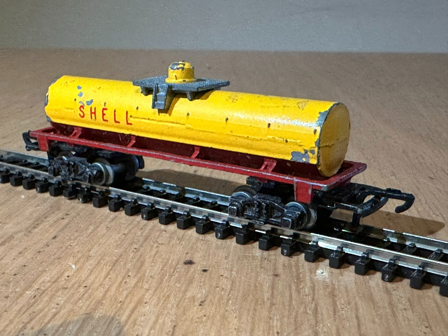Lonestar Treble-O Lectric Gauge (N gauge track compatible) Shell Tanker