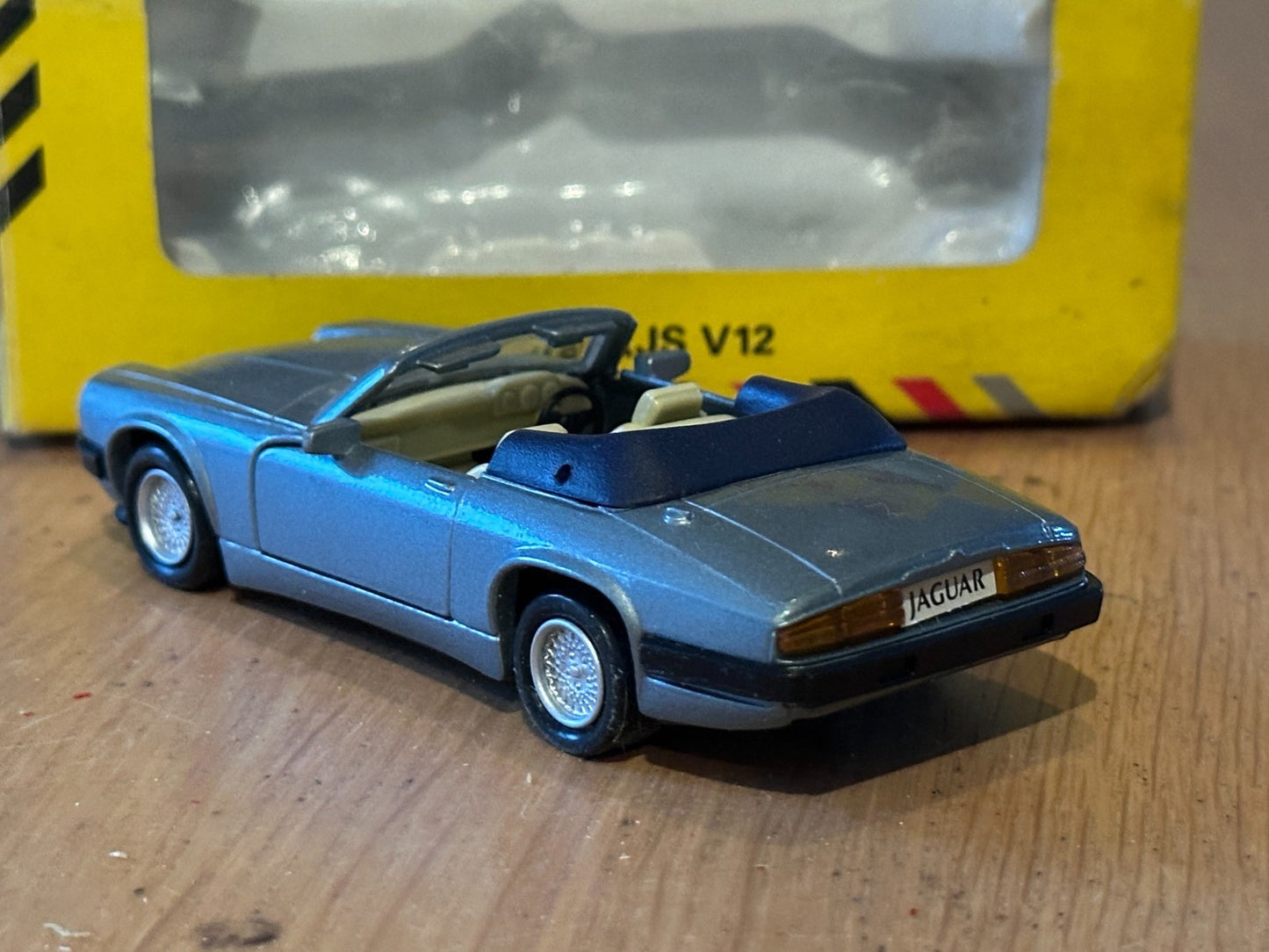 Maisto Diecast - Shell Sportscar Collection - Jaguar XJS V12