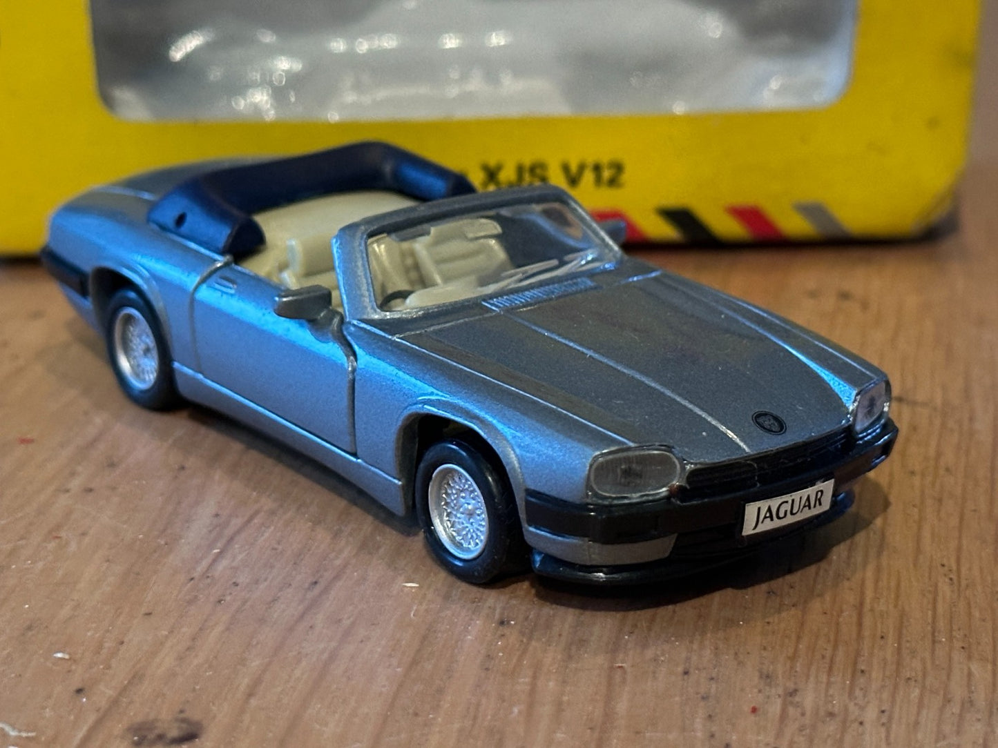 Maisto Diecast - Shell Sportscar Collection - Jaguar XJS V12