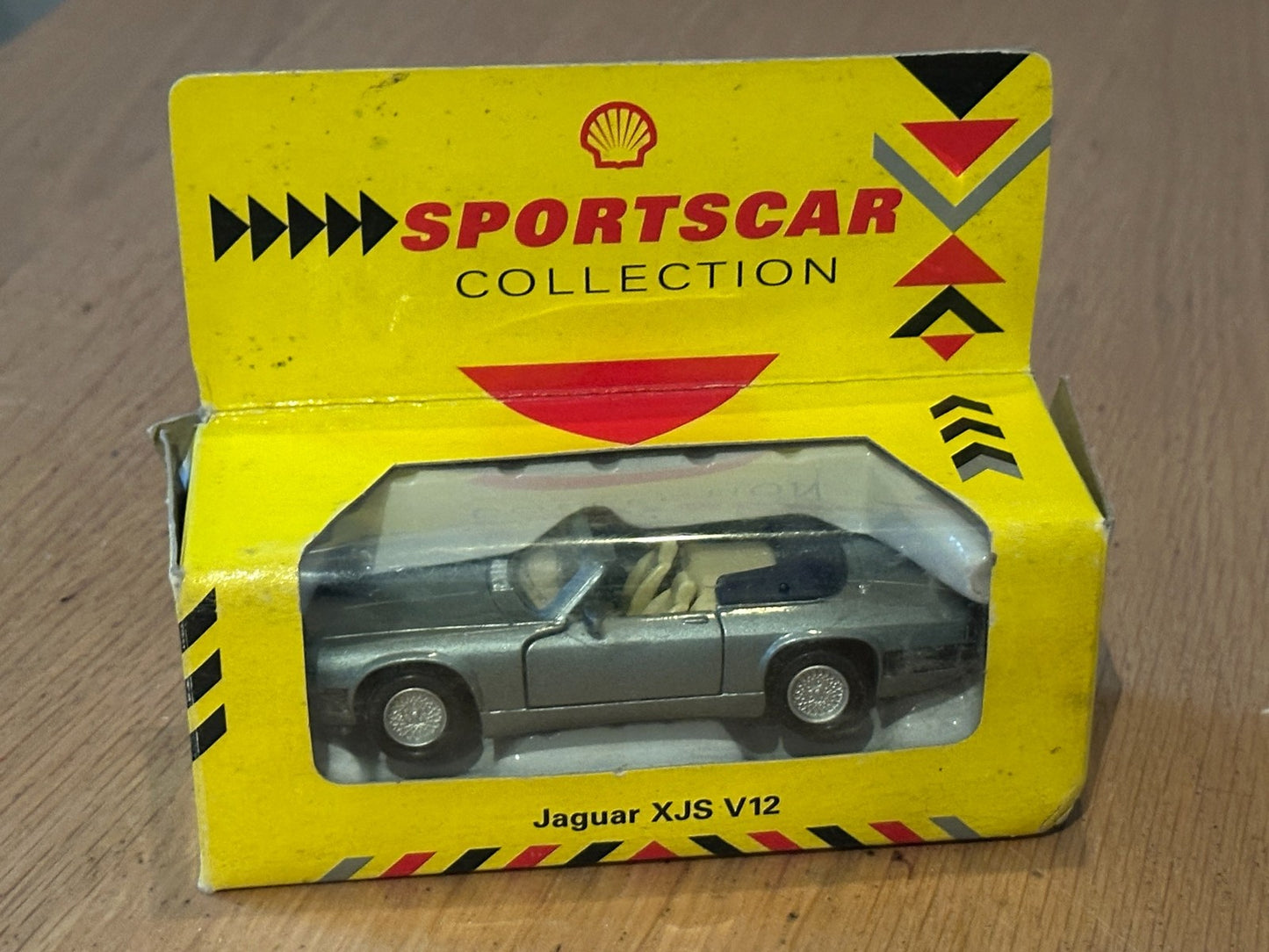 Maisto Diecast - Shell Sportscar Collection - Jaguar XJS V12