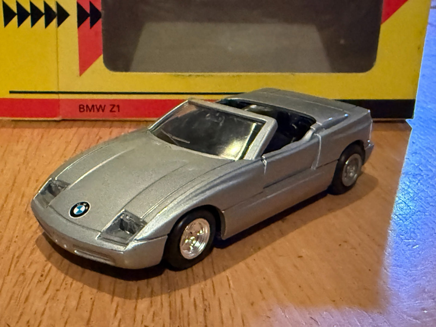 Maisto Diecast - Shell Sportscar Collection - BMW Z1
