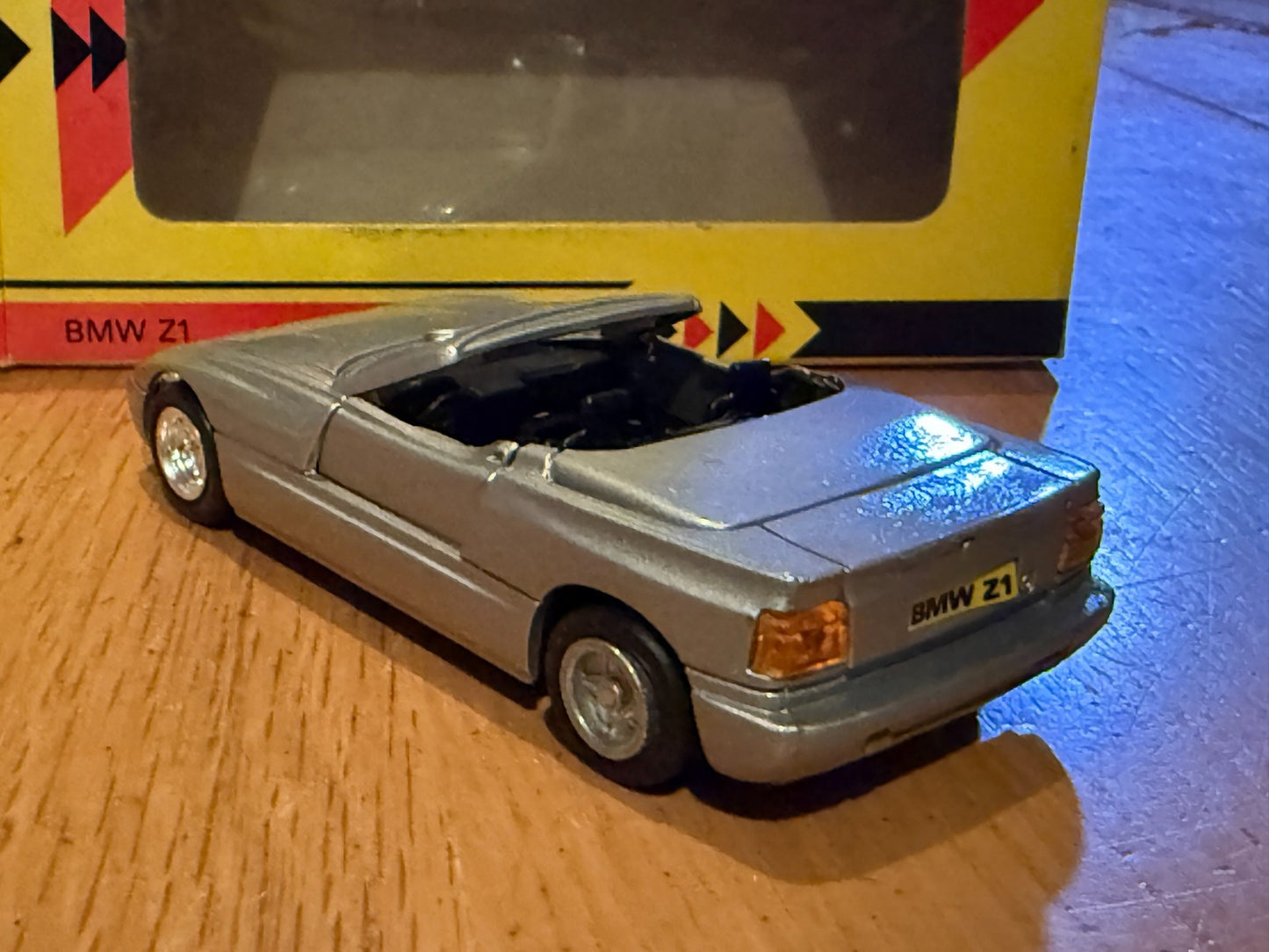 Maisto Diecast - Shell Sportscar Collection - BMW Z1