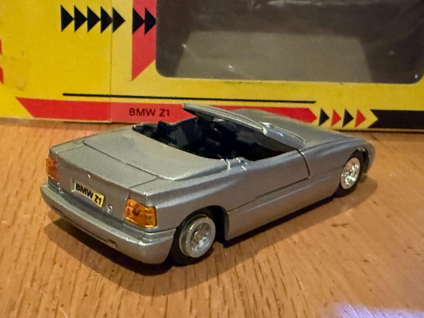 Maisto Diecast - Shell Sportscar Collection - BMW Z1