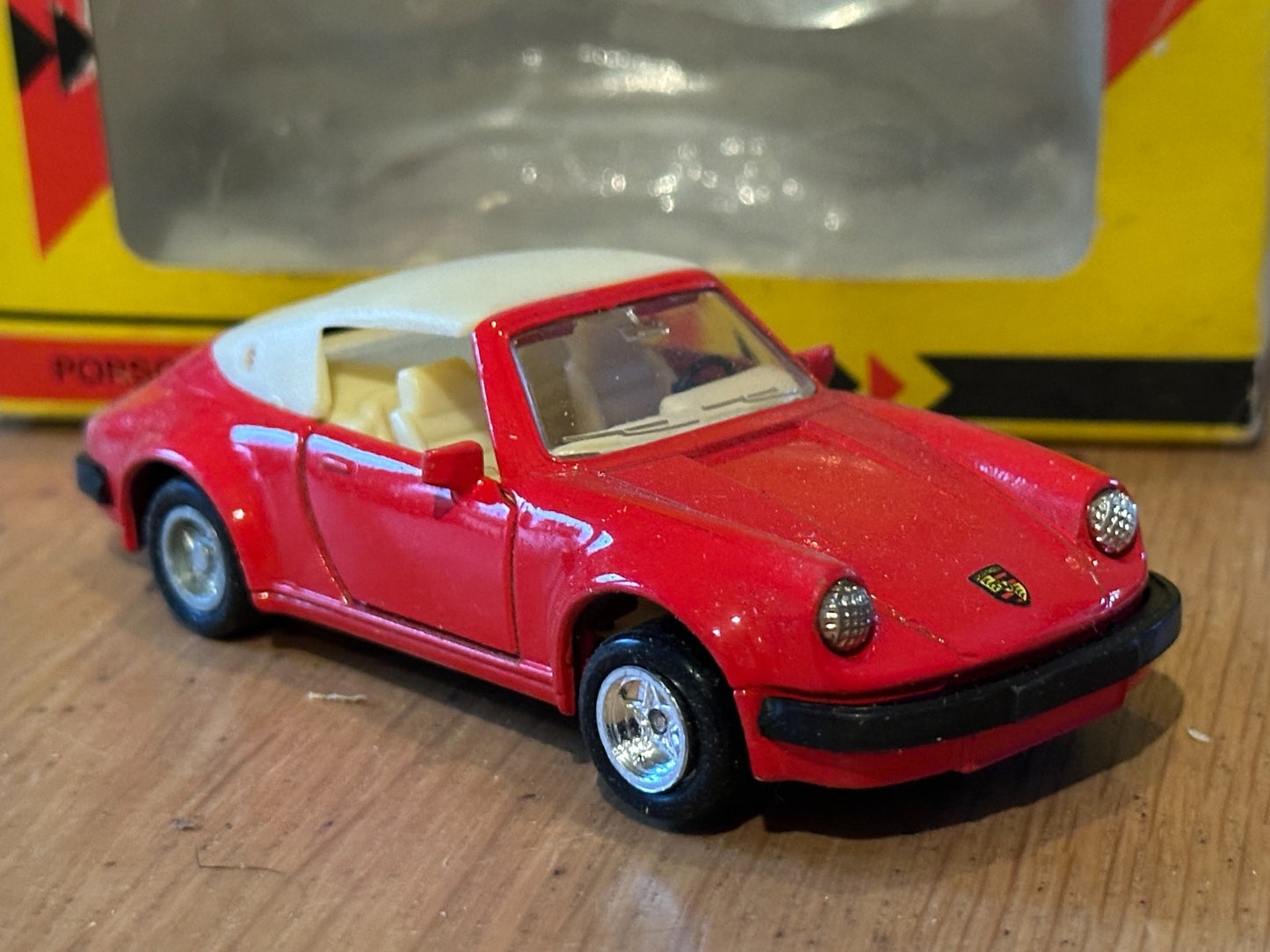 Maisto Diecast - Shell Sportscar Collection - Porsche 911 SC
