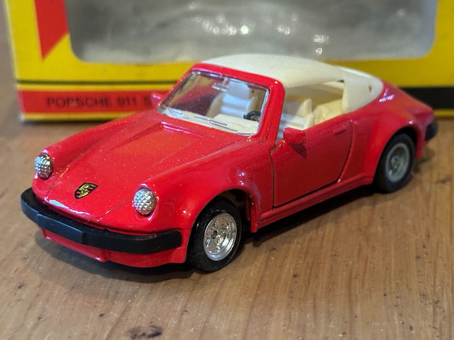 Maisto Diecast - Shell Sportscar Collection - Porsche 911 SC