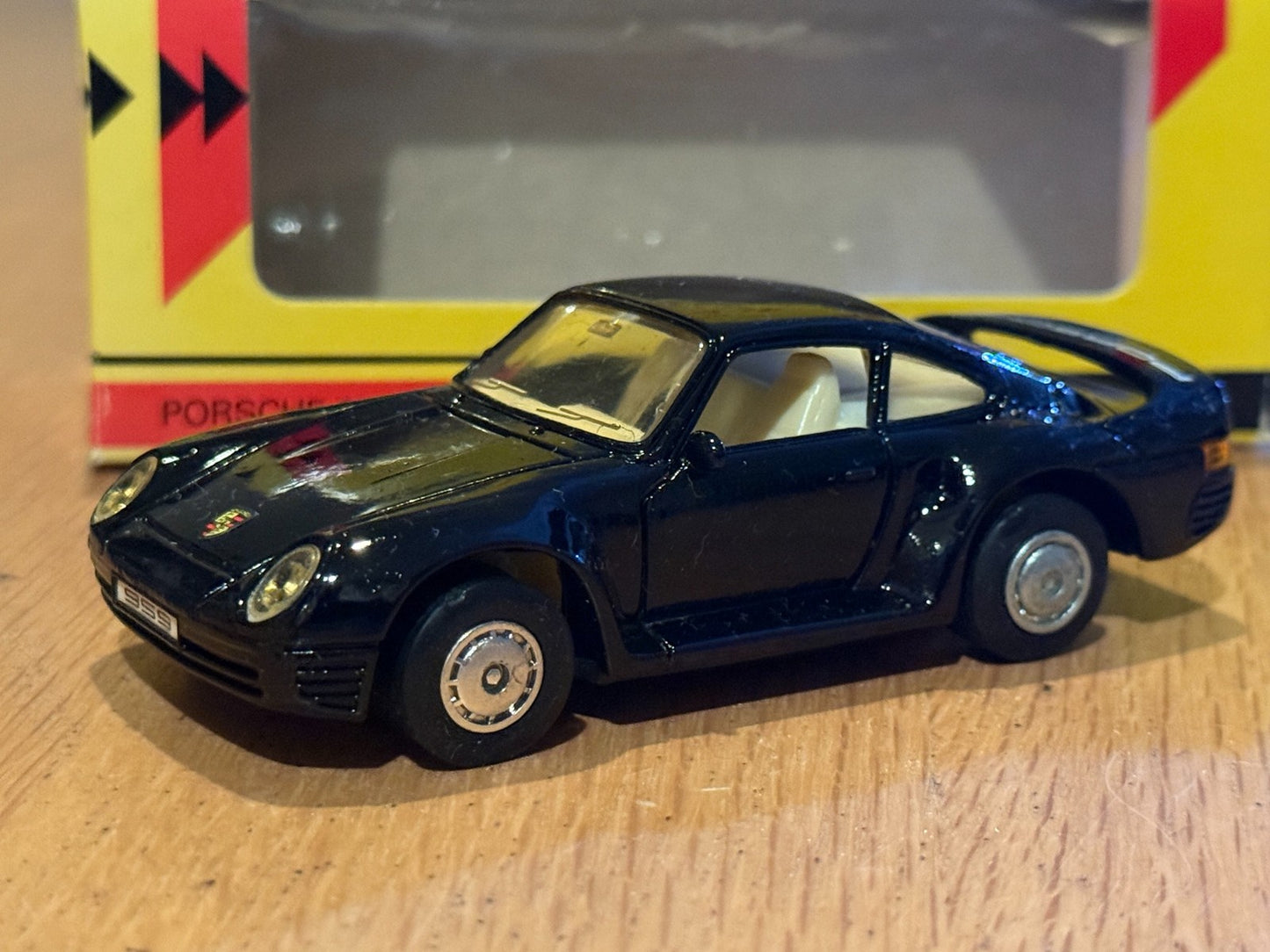 Maisto Diecast - Shell Sportscar Collection - Ford Mustang
