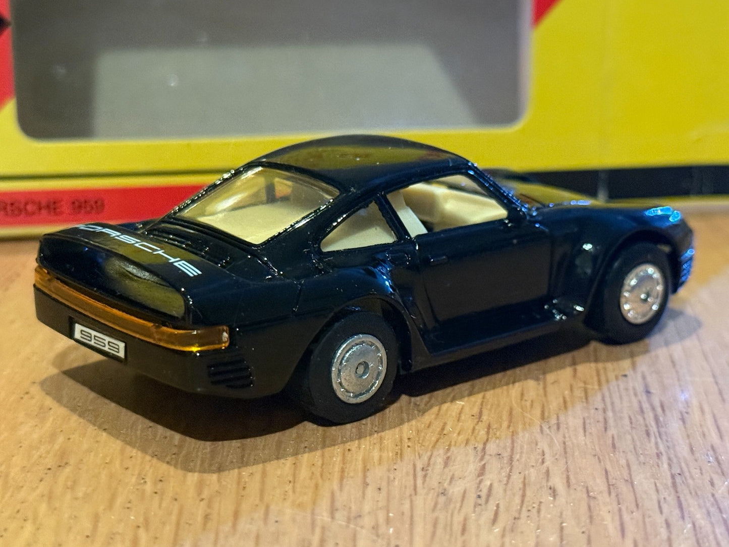 Maisto Diecast - Shell Sportscar Collection - Ford Mustang