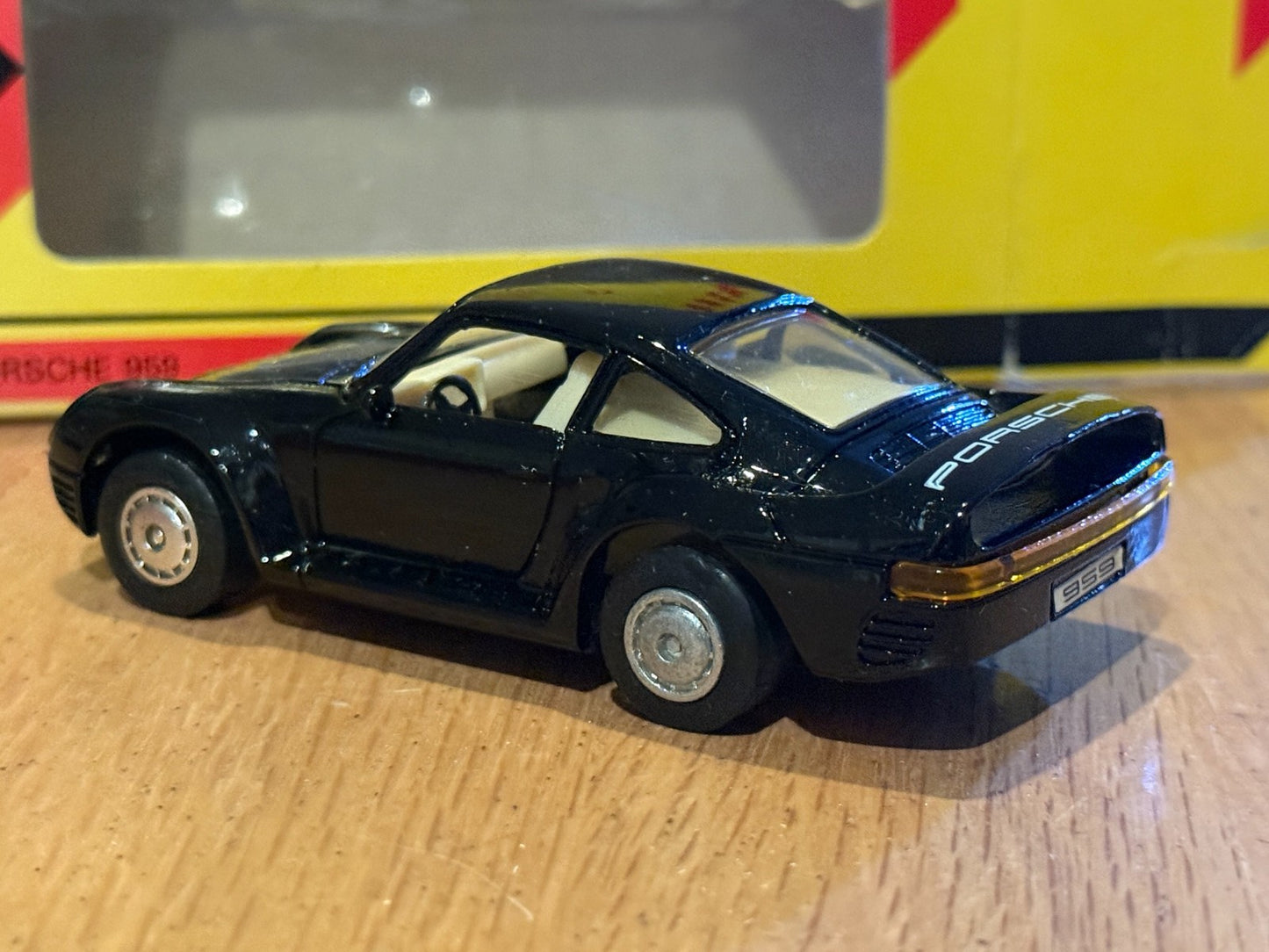 Maisto Diecast - Shell Sportscar Collection - Ford Mustang