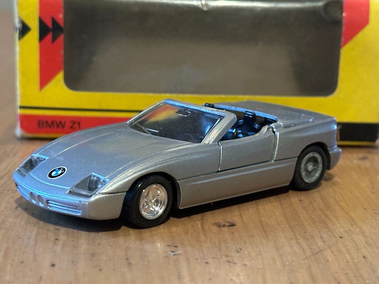 Maisto Diecast - Shell Sportscar Collection - BMW Z1