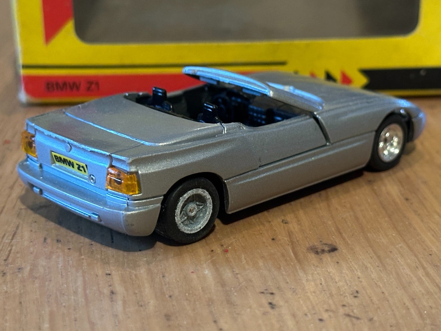 Maisto Diecast - Shell Sportscar Collection - BMW Z1