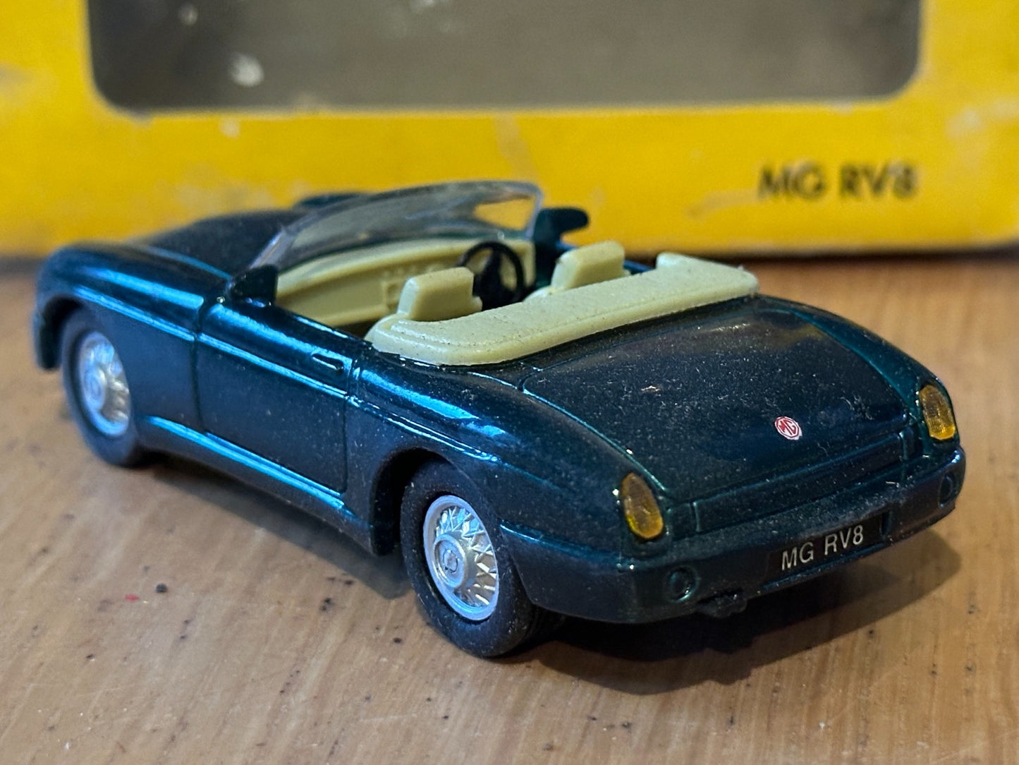 Maisto Diecast - Supercar Collection - MG RV8