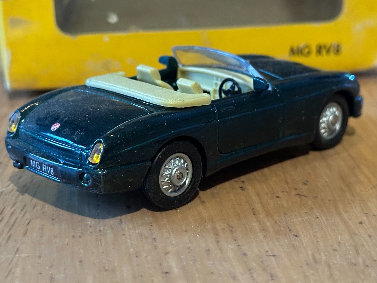 Maisto Diecast - Supercar Collection - MG RV8