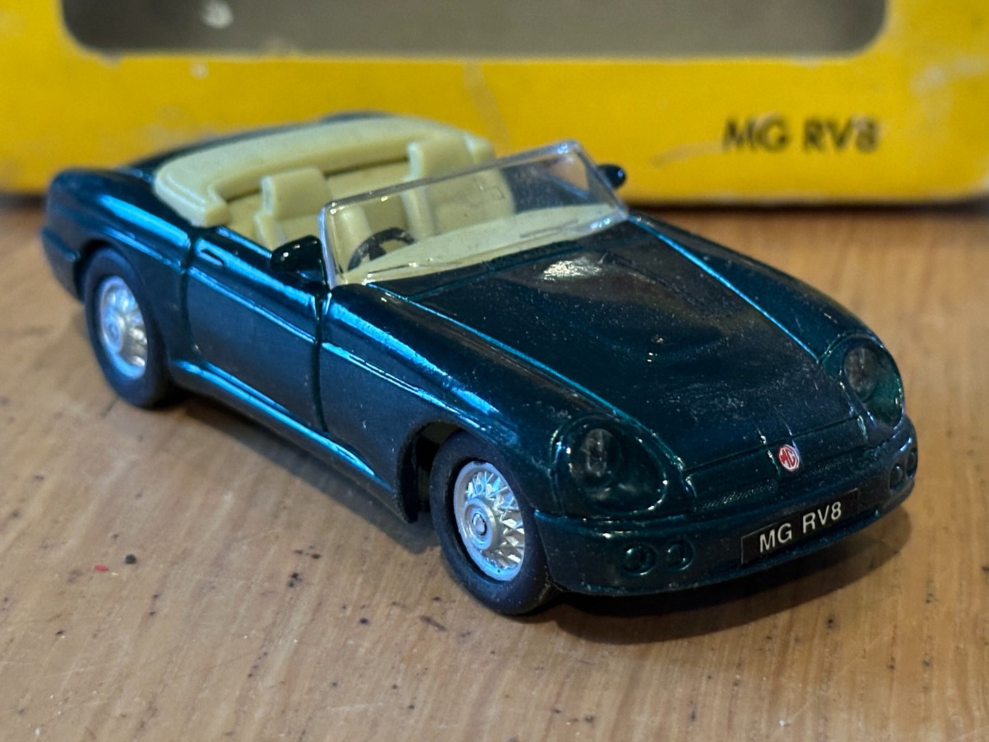 Maisto Diecast - Supercar Collection - MG RV8