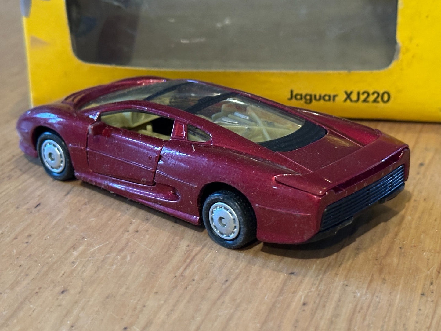 Maisto Diecast - Supercar Collection - Jaguar XJ220