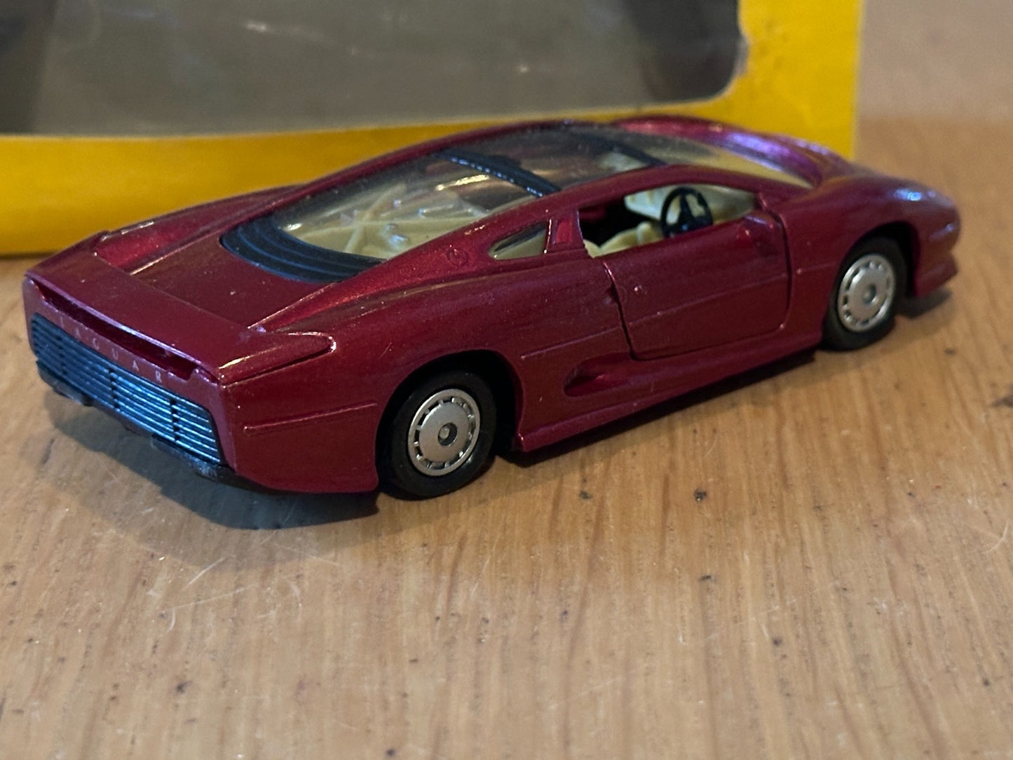 Maisto Diecast - Supercar Collection - Jaguar XJ220