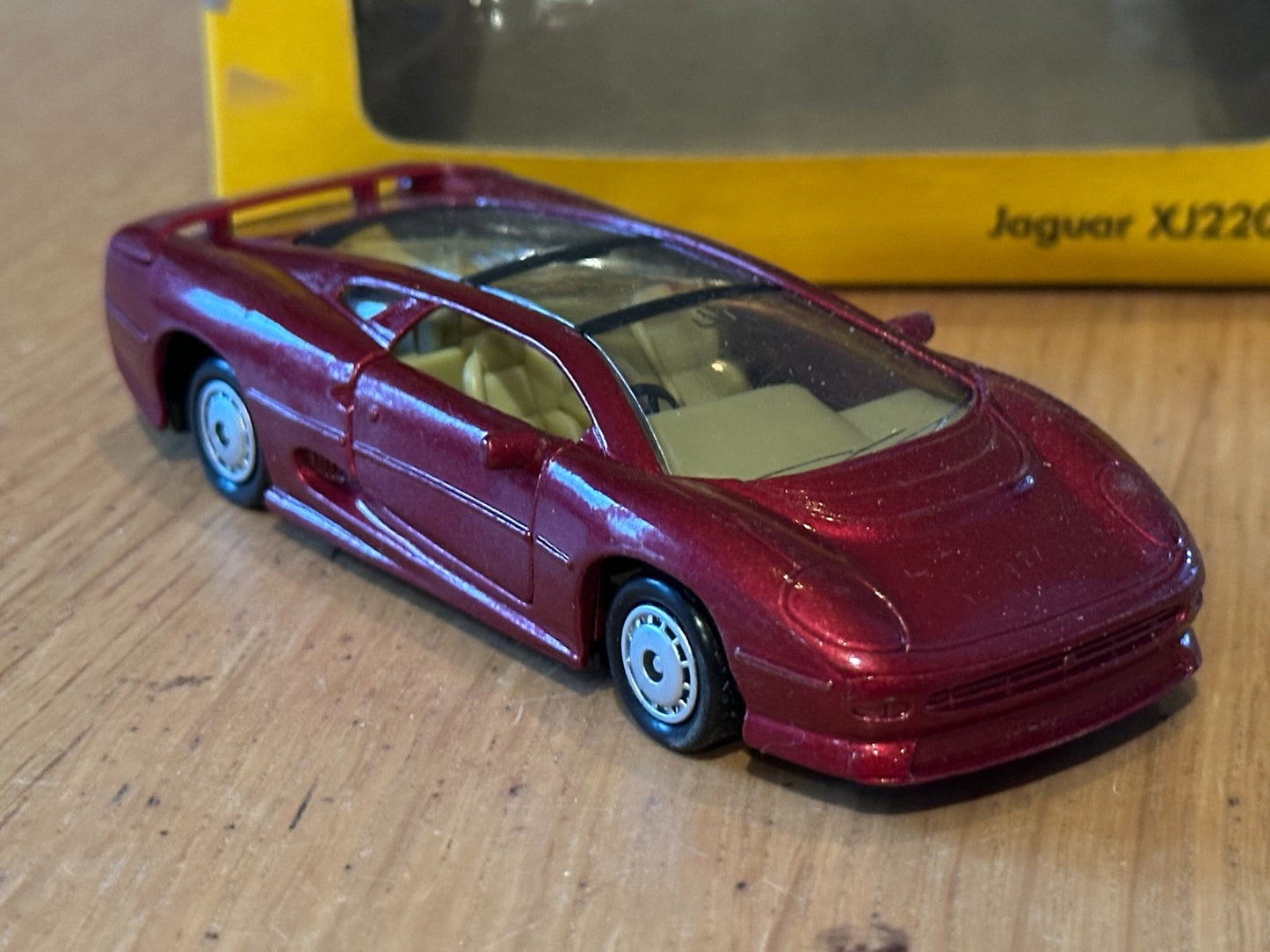 Maisto Diecast - Supercar Collection - Jaguar XJ220