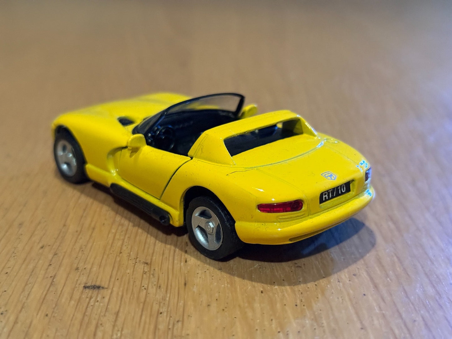 Maisto Pull Back Shell Collection - 1:39 - Chrysler Viper RT/10 - Preowned