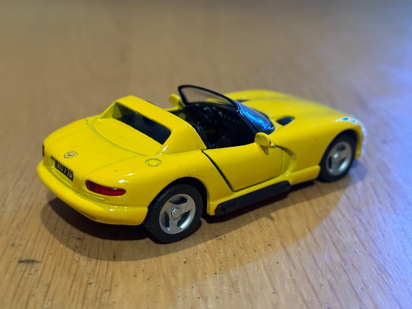 Maisto Pull Back Shell Collection - 1:39 - Chrysler Viper RT/10 - Preowned