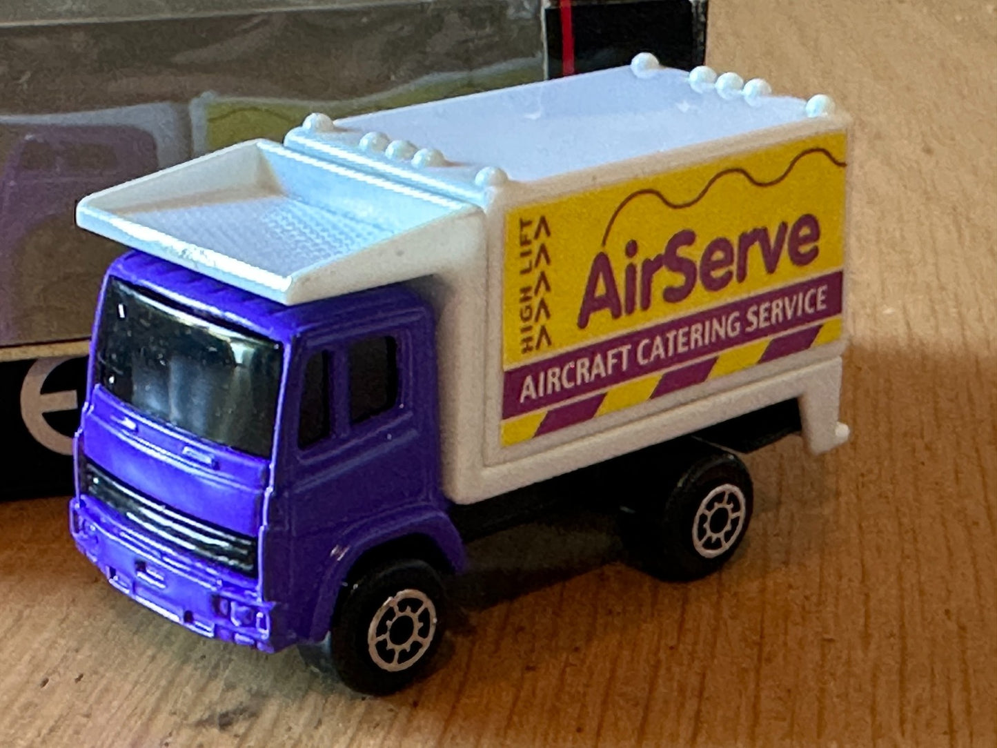 Maisto Special Edition Airport Catering Truck