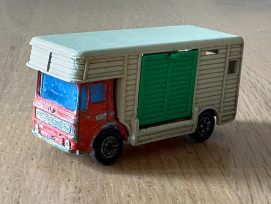 Matchbox Diecast Horsebox No. 17