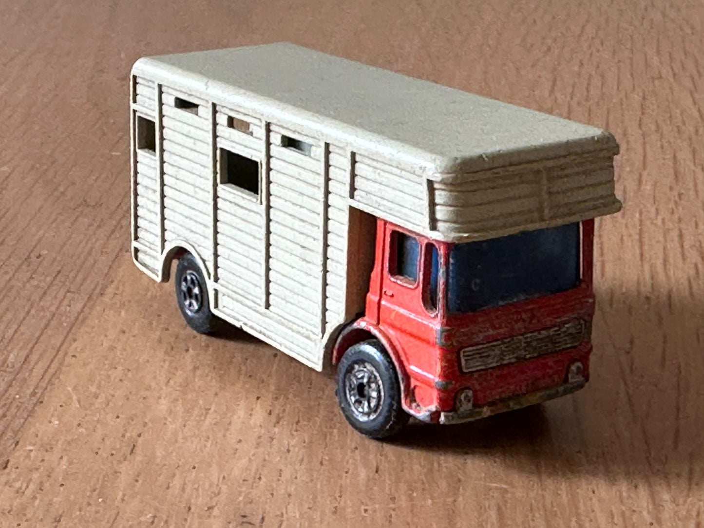 Matchbox Diecast Horsebox No. 17