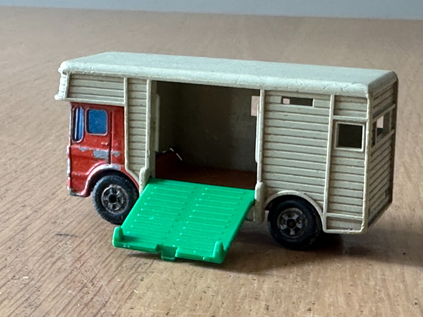 Matchbox Diecast Horsebox No. 17