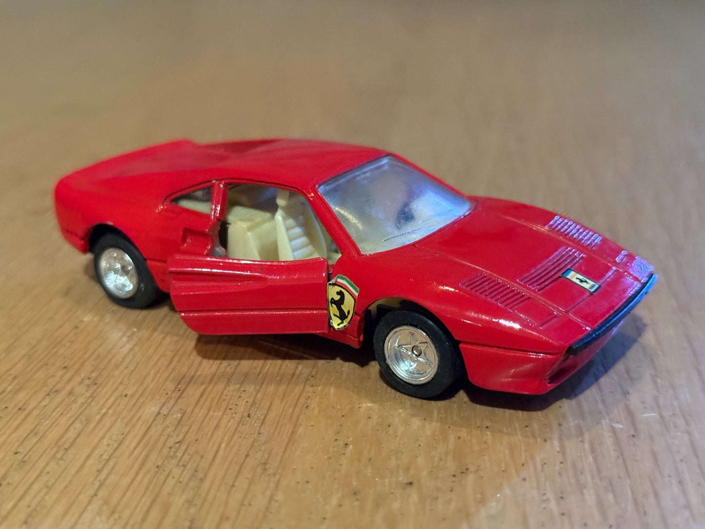 MC Toys Diecast Pull Back - 1;36 Ferrari 288 GTO