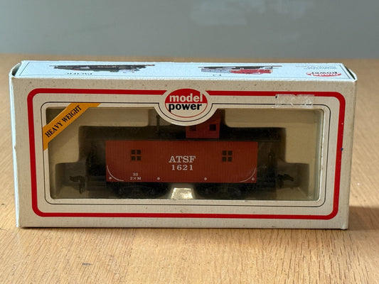 Model Power 99143 HO Scale - ATSF 1621 Caboose