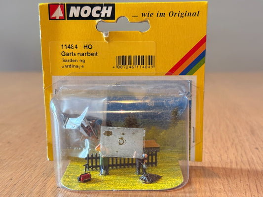 Noch 11484 - HO Scale - Gardening Scene